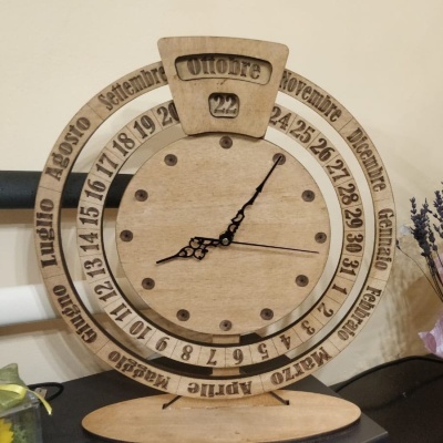 Orologio da tavolo con calendario perpetuo